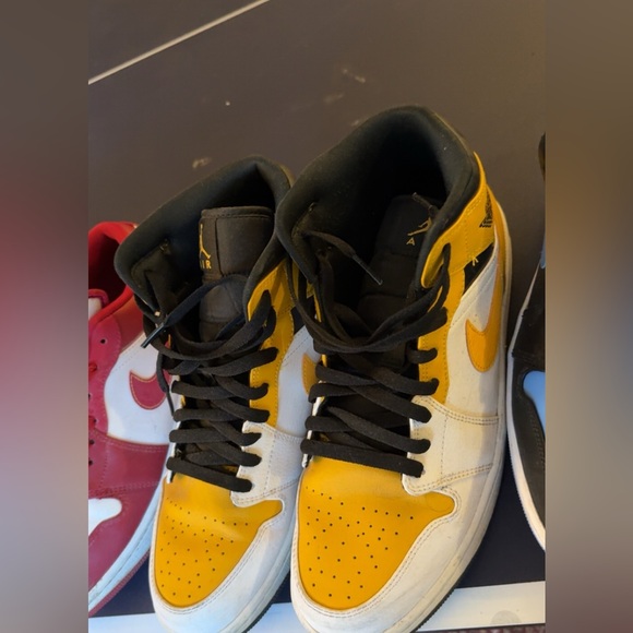 Air Jordan 1 lows and mids - Picture 2 of 5